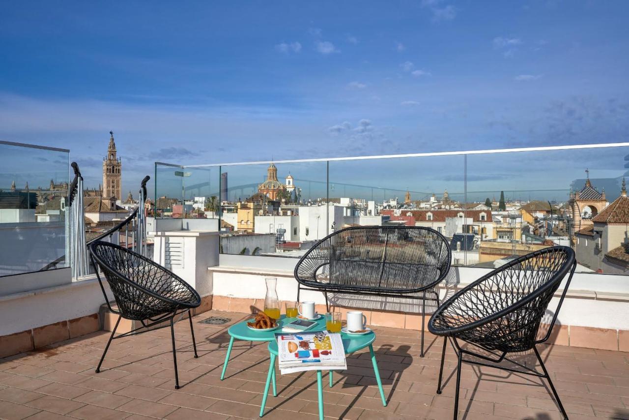 Palacio Del Siglo XVII Frente A Los Jardines De Murillo Siviglia Esterno foto