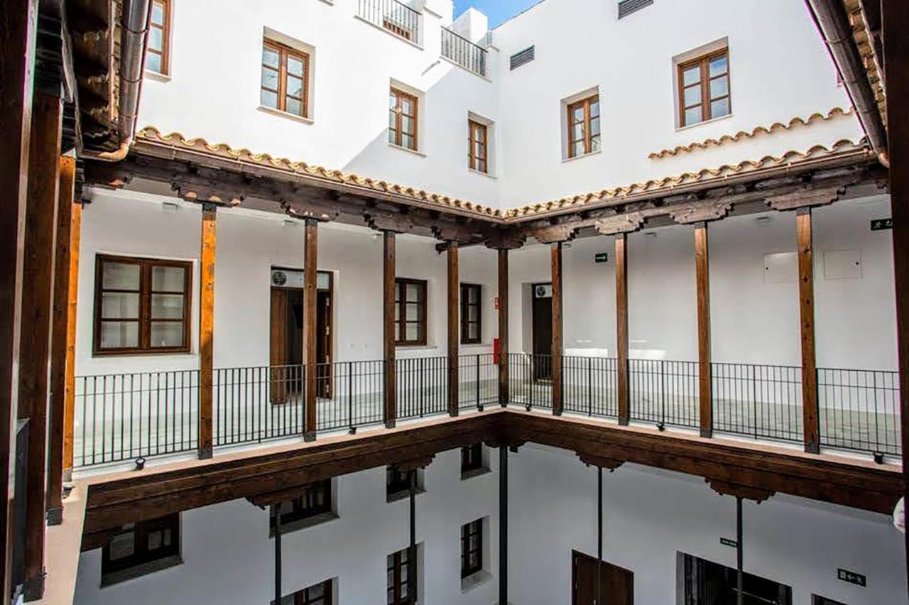 Palacio Del Siglo XVII Frente A Los Jardines De Murillo Siviglia Esterno foto