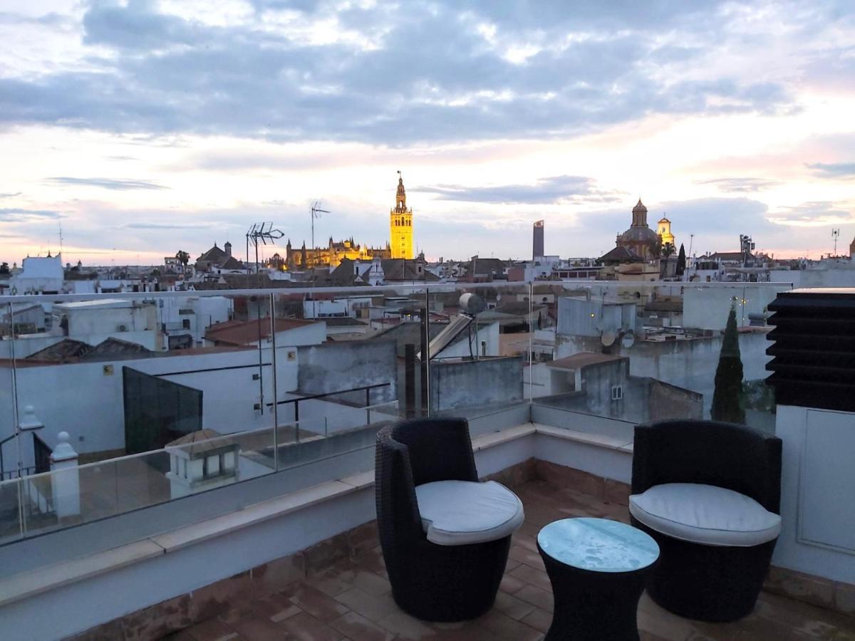 Palacio Del Siglo XVII Frente A Los Jardines De Murillo Siviglia Esterno foto